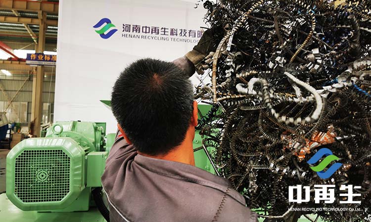 雙軸撕碎機，推動廢舊金屬粉碎發(fā)展